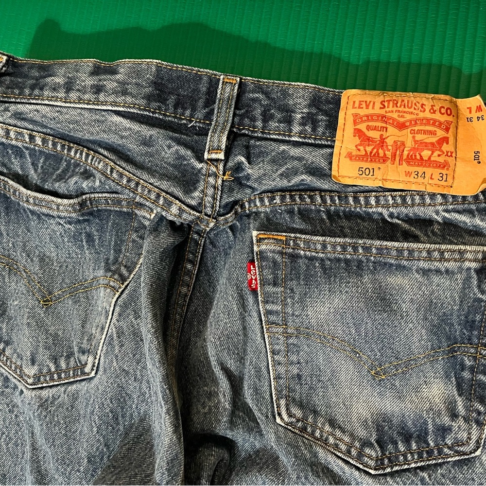 Men’s Levi’s 501 34x31 button fly straight leg jeans. Excellent condition.